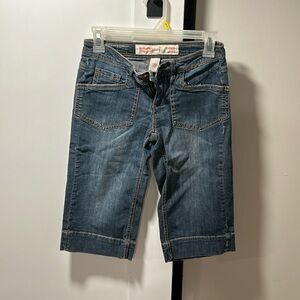 Mossimo Supply Company low rise crop jeans. Size 1. Worn a few times